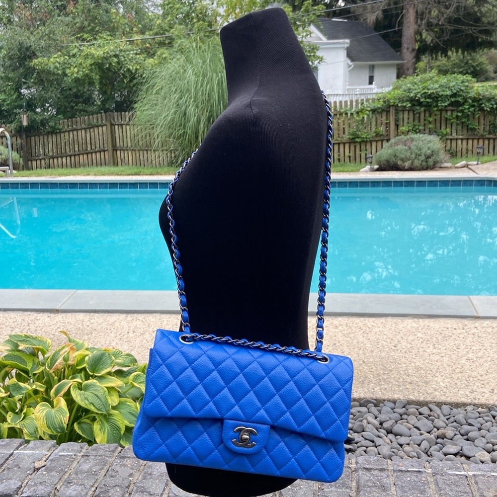 Authentic CHANEL Caviar Quilted Medium Double Flap in a stunning, vibrant blue - Picture 2 of 15